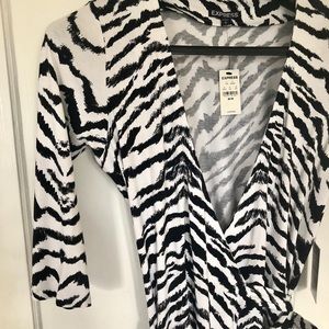 ✨NWT✨ Express Zebra 3/4 Sleeve Wrap Dress